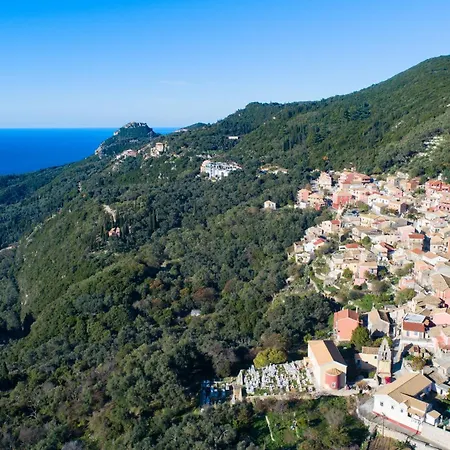 Loris Villa Lákones