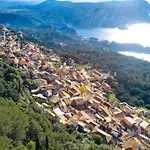 Loris Lákones